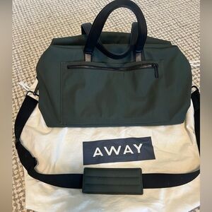 Away The Everywhere Bag in Forest Green